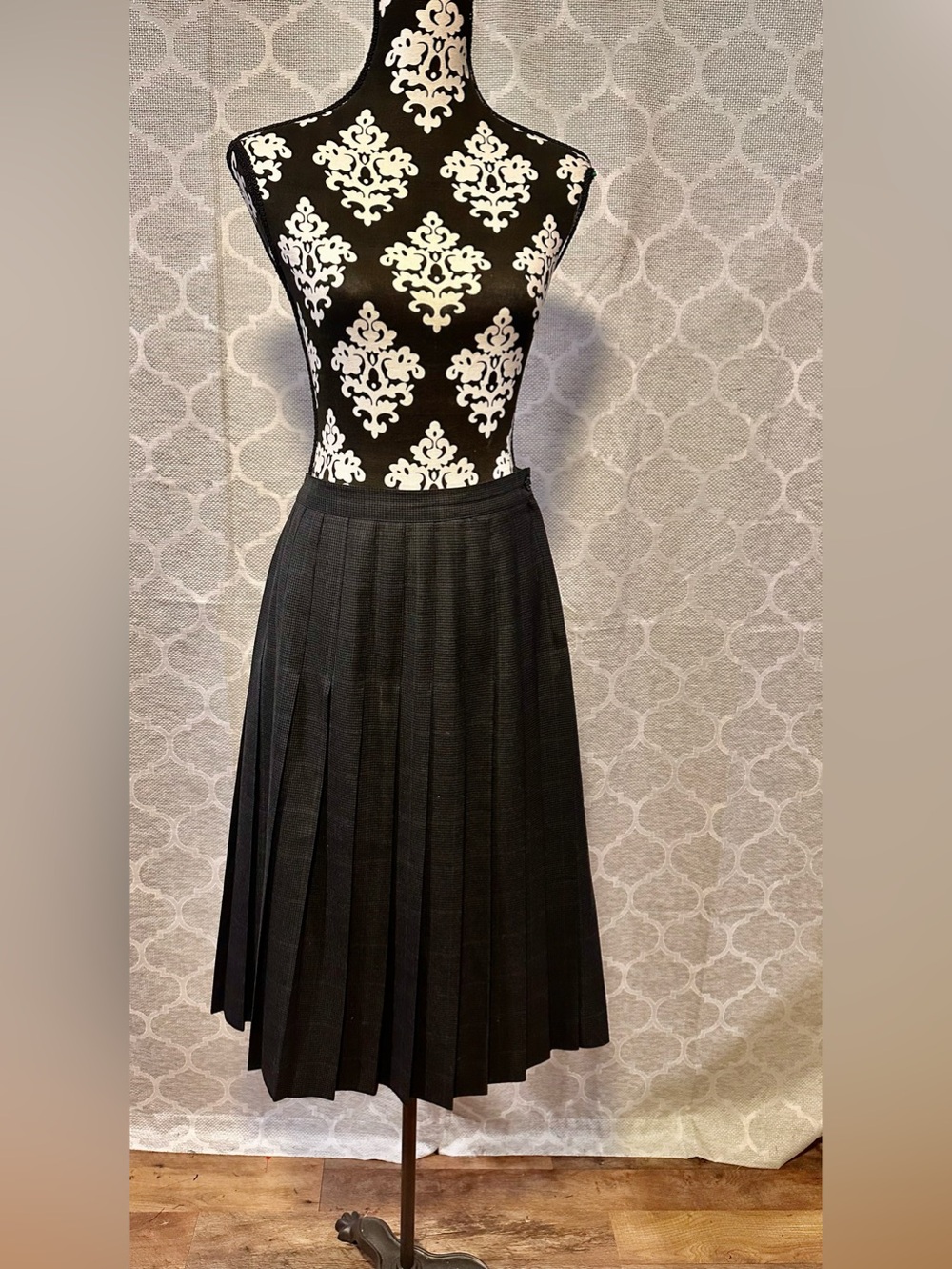 Jos A Bank VTG pleated pure Wool charcoal grey houndstooth size L